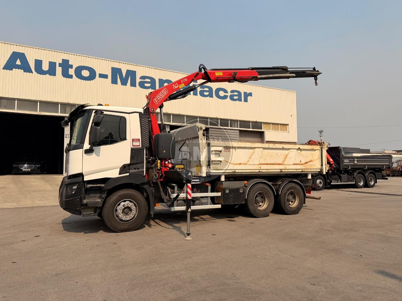 RENAULT C380 EURO6 6X4 BI-BASCULANTE COM GRUA 3 LUGARES 2015