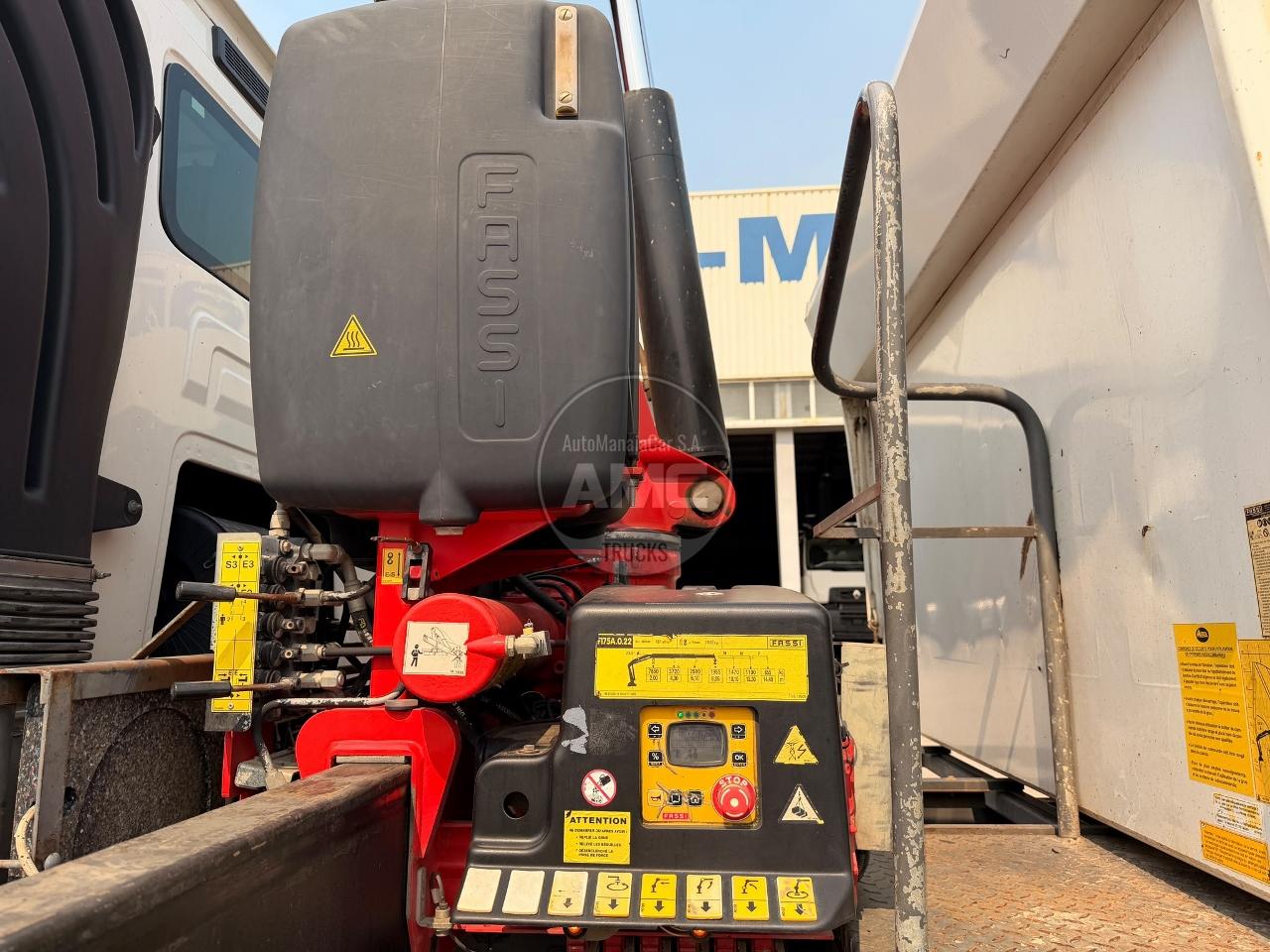 RENAULT C380 EURO6 6X4 BI-BASCULANTE COM GRUA 3 LUGARES 2015